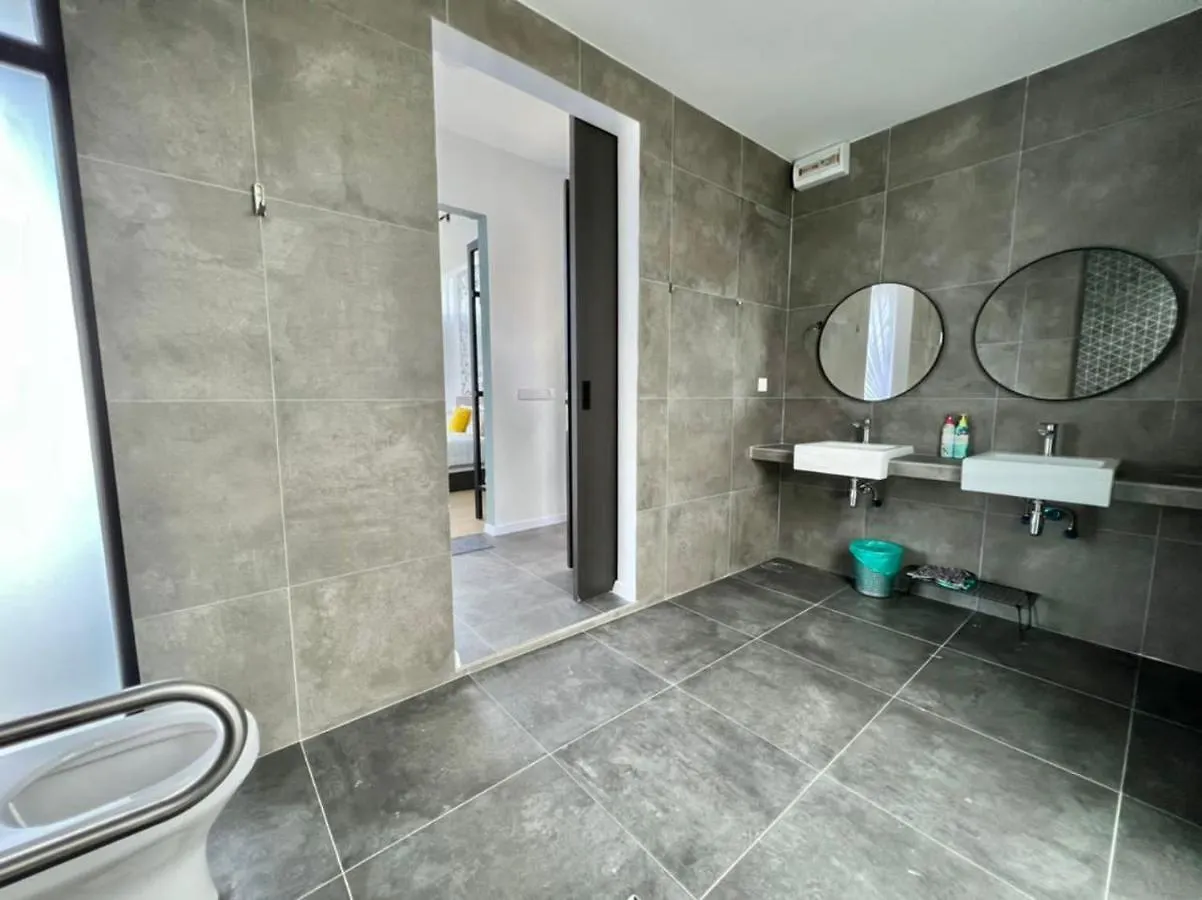 Ezu Isle Langkawi Pool Villa بانتايْ تْشينانغ بيت خشبي